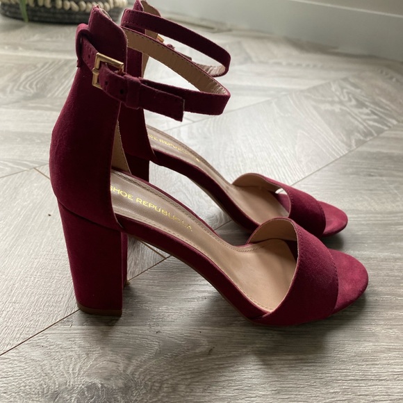 Heeled Sandals - Picture 3 of 3